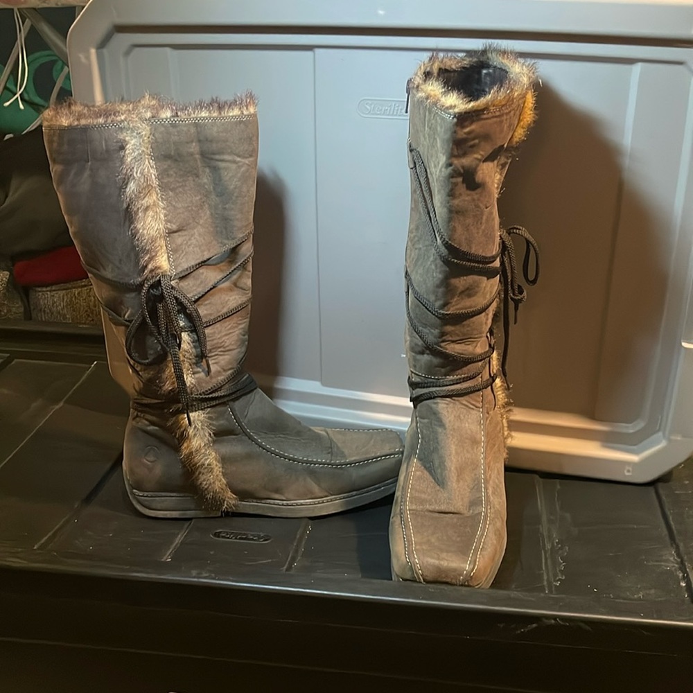 Brown suede Airwalk women’s boot